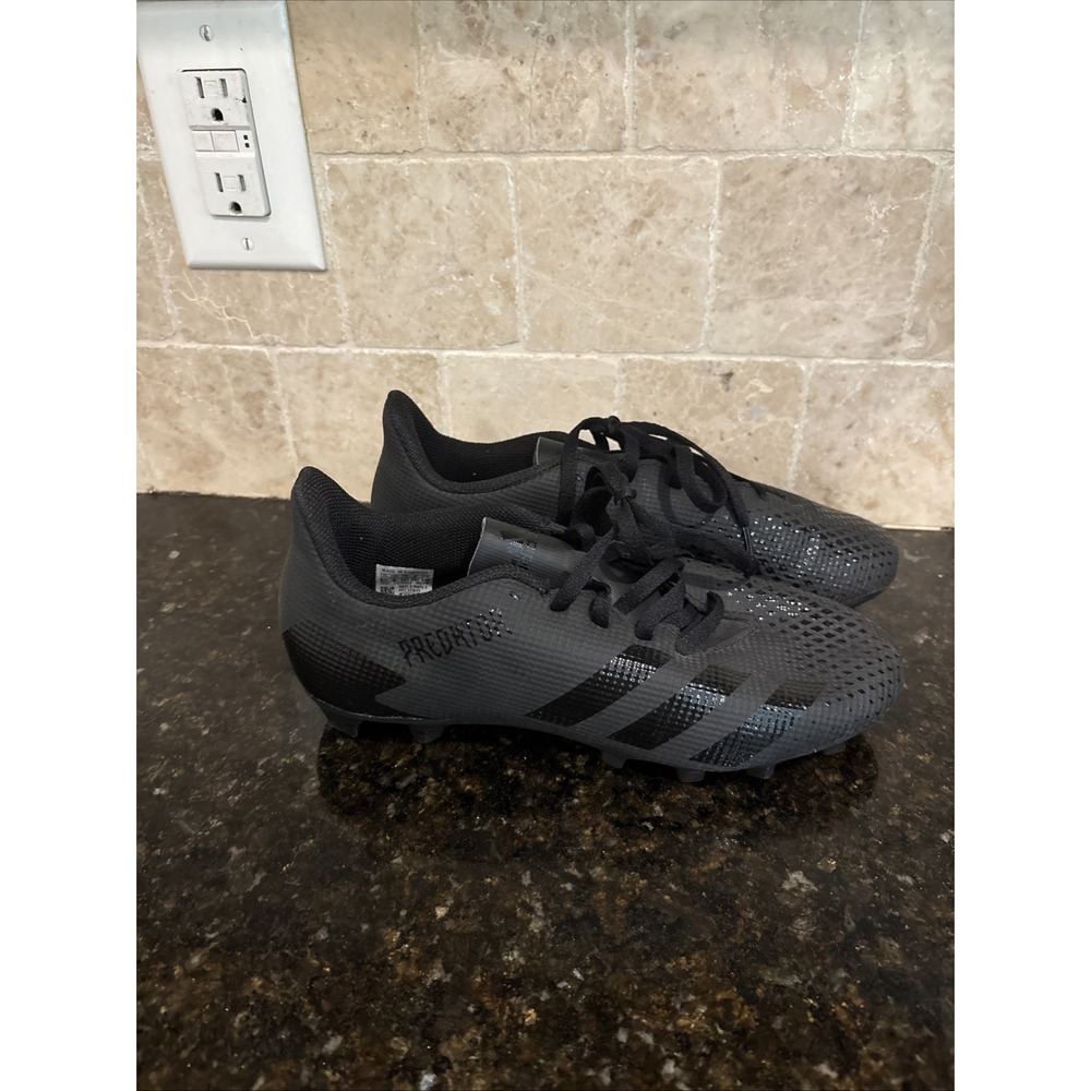 Adidas Predator US Men's Size 6.5 Black on Black Soccer Cleats 20.4 FxG MINT